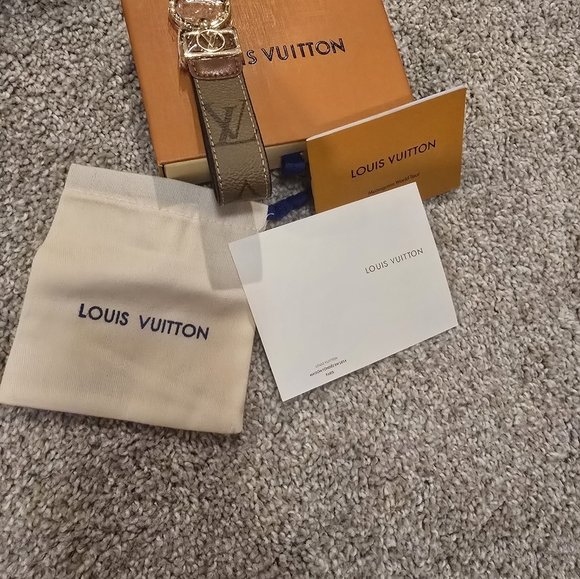 LV Keychain - Picture 2 of 9